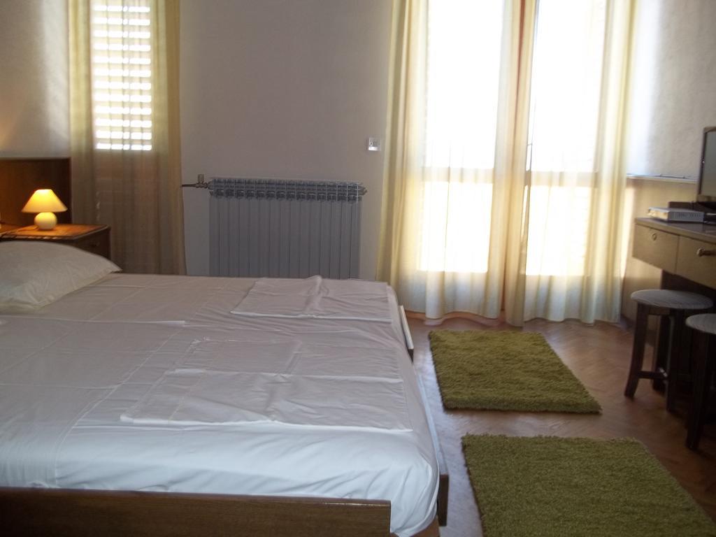 Guesthouse Matko Brela Exterior photo