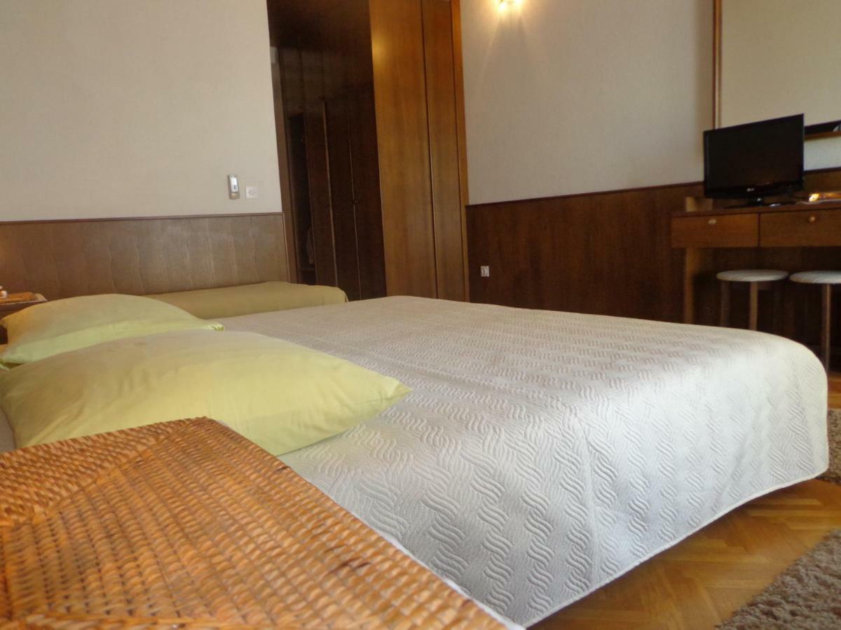 Guesthouse Matko Brela Exterior photo
