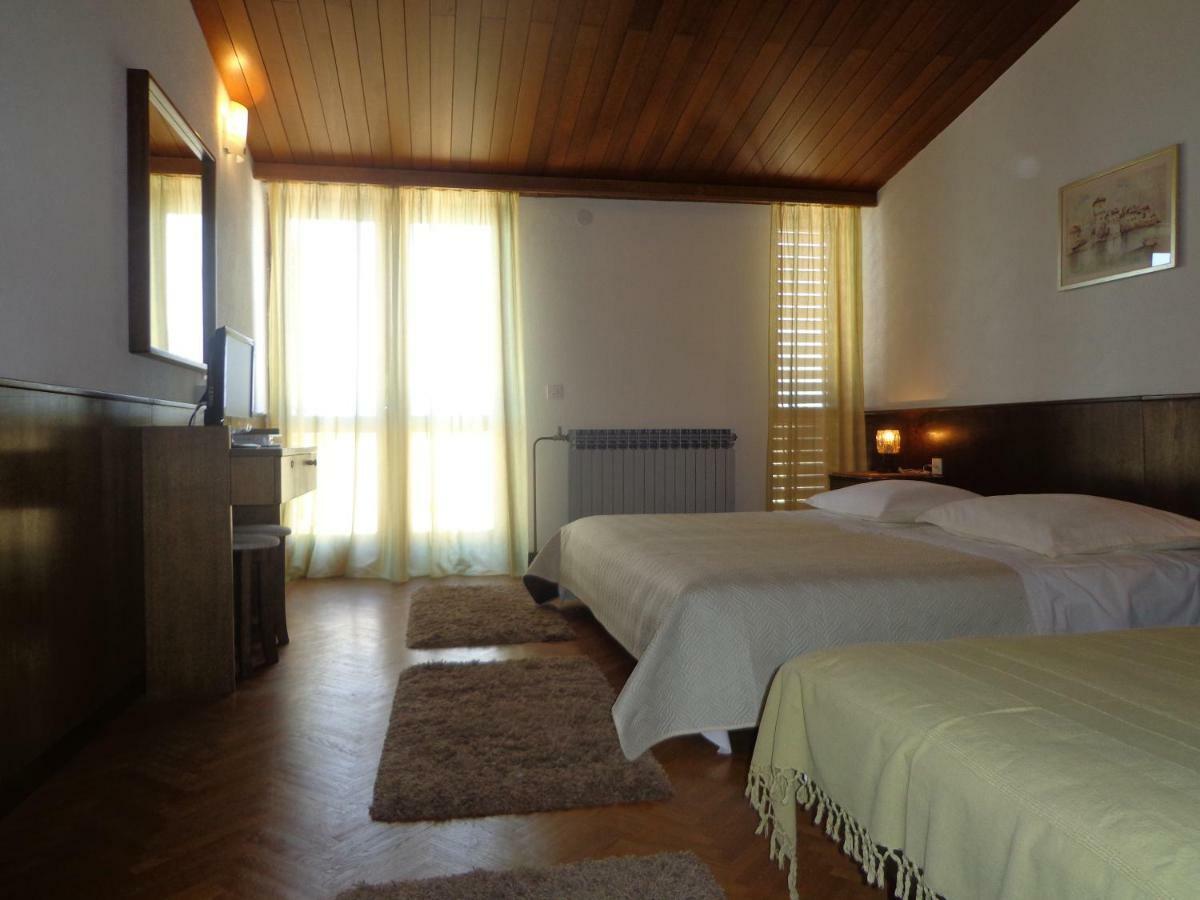 Guesthouse Matko Brela Exterior photo
