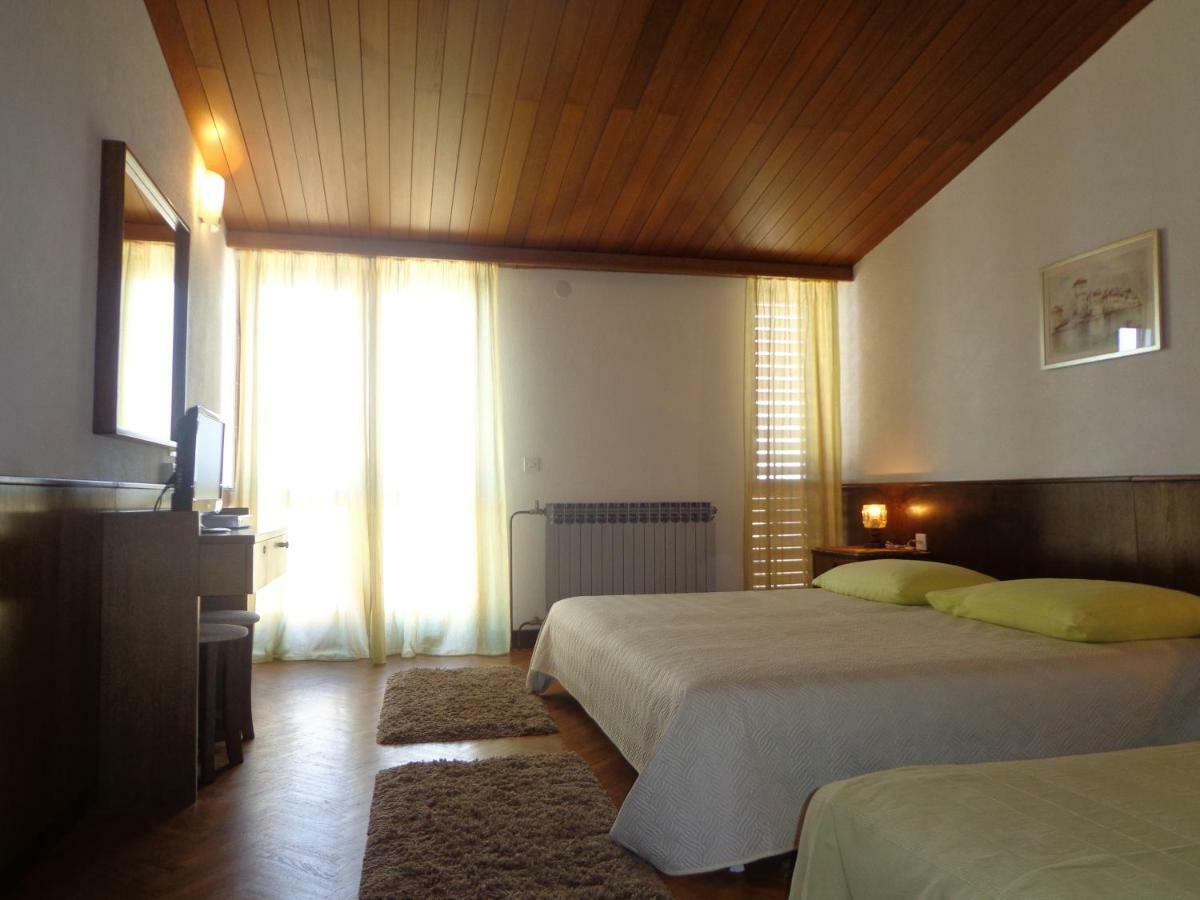 Guesthouse Matko Brela Exterior photo