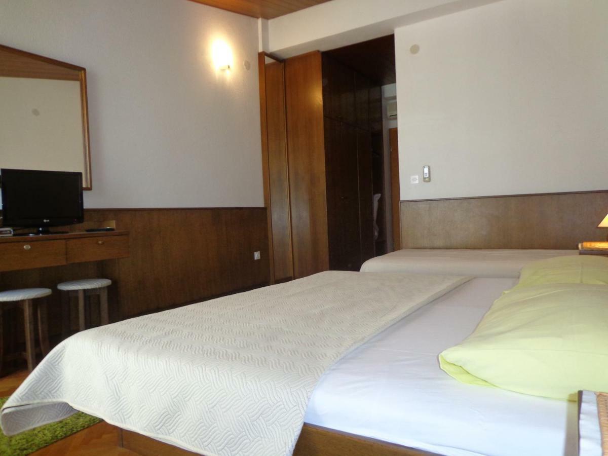 Guesthouse Matko Brela Exterior photo